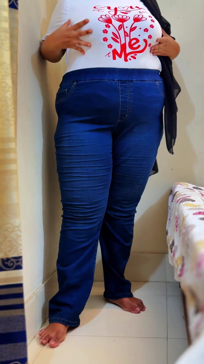 Aria Mia: PAWG Shy Teen Employee Masturbat in Office When Boss Is...