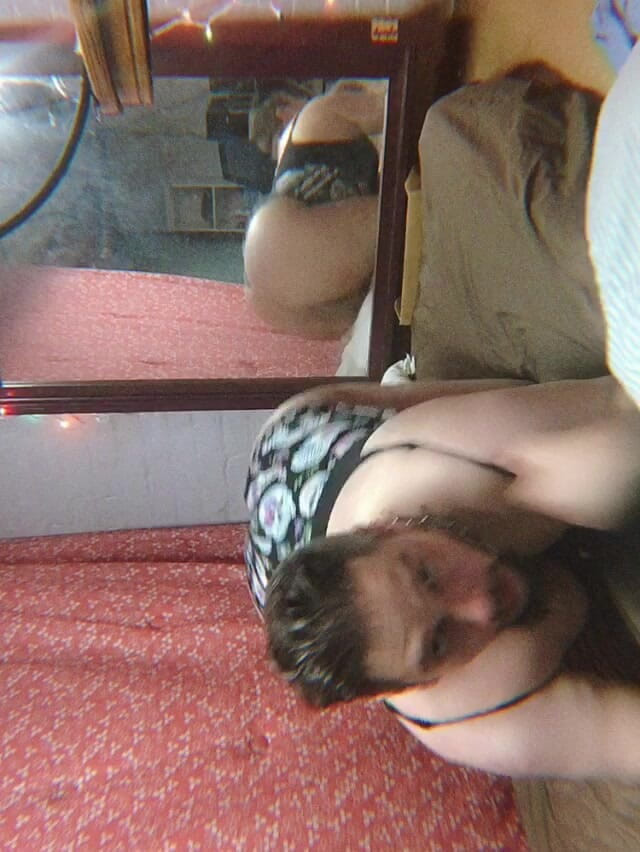 King Of Crossdress: To seksowna wersja mnie z fioletowymi włosami, rozbiera się w...