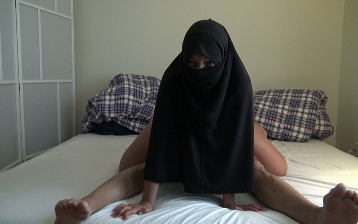 Souzan Halabi: सऊदी अरबी कमसिन ने गांड चुदाई की