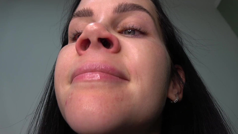 Anna Sky: Anna Kýchá a Kouří Nos Prasečím Nosem