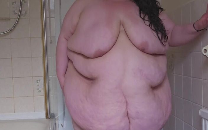 SSBBWLadyBrads: 巨大的女神屁股和身体炫耀
