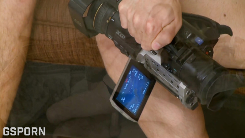 GS studio: Porno trójkąt jebanie mokrej cipki chudej brunetki MILF