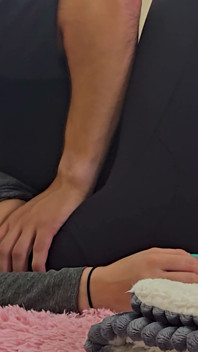 Toré La Mano De Mi Hermanastro Mientras Le Chupaba La Polla