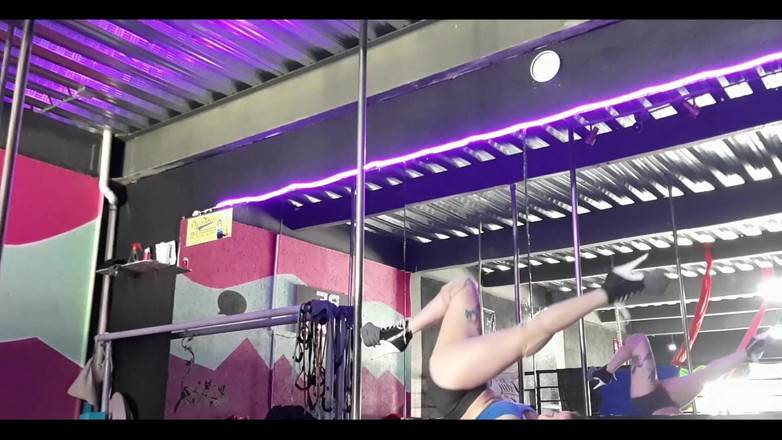 Candy Camille: Taniec na rurze