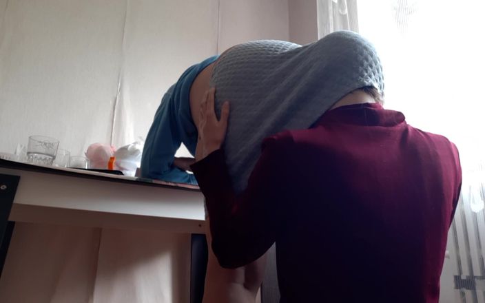 Lesbian-candys: Я лижу задницу моего босса милфы в течение длительного времени для продвижения по службе
