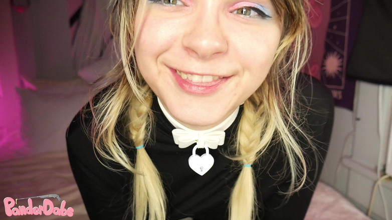 Babi Mochi: Štěně Panda strká ocas dovnitř