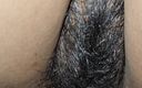 Riya Bonguus: Une bhabhi indienne à la chatte poilue et mouillée se fait éjaculer...