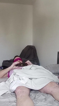 Mladý Kluk Je Ošukán Neznámým Cizincem