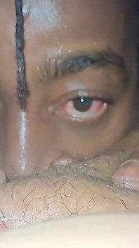 Горячий черный мужик лижет, сосет мой клитор язык, трахает мою мокрую киску в видео от первого лица