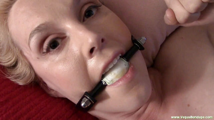 Spungy Gunk Films: Pirang terikat diajari untuk berulah