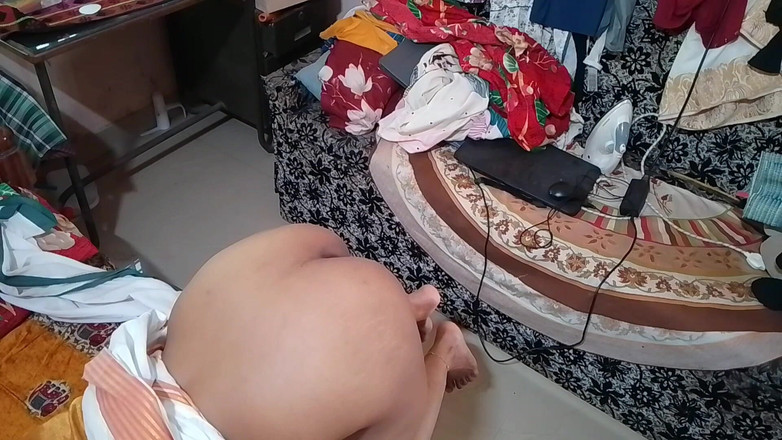 LEGSCOUPLE12: Chica india del pueblo se la follan al estilo perrito...