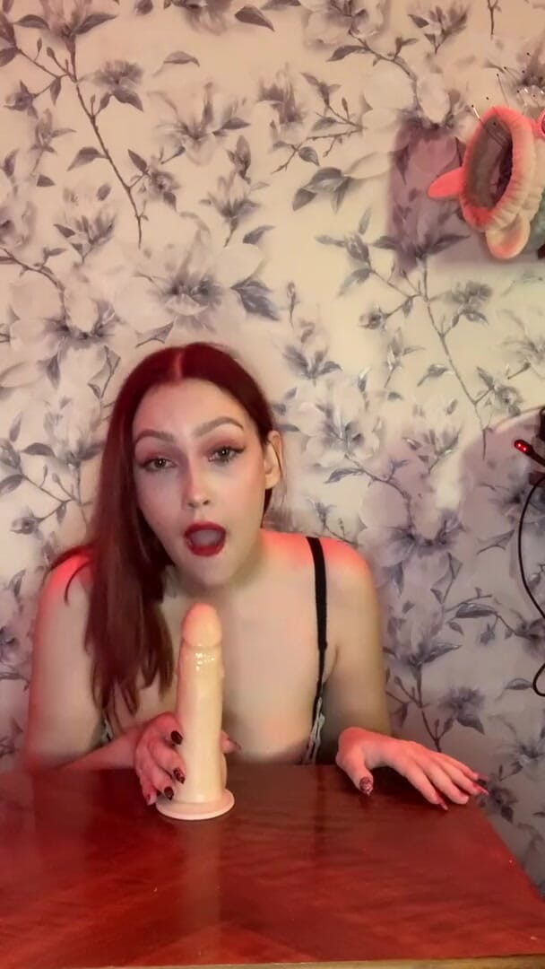 Your Sexy GF: 큰 끈 딜도로 점프하고 사정