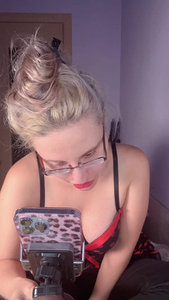 FinDom Goaldigger: Sesi webcam give me gold live