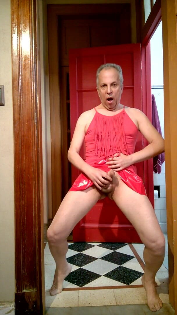 Dildo Man and Cross Hard Sex: Mi masturbo con vestiti da donna e una bella gonna...