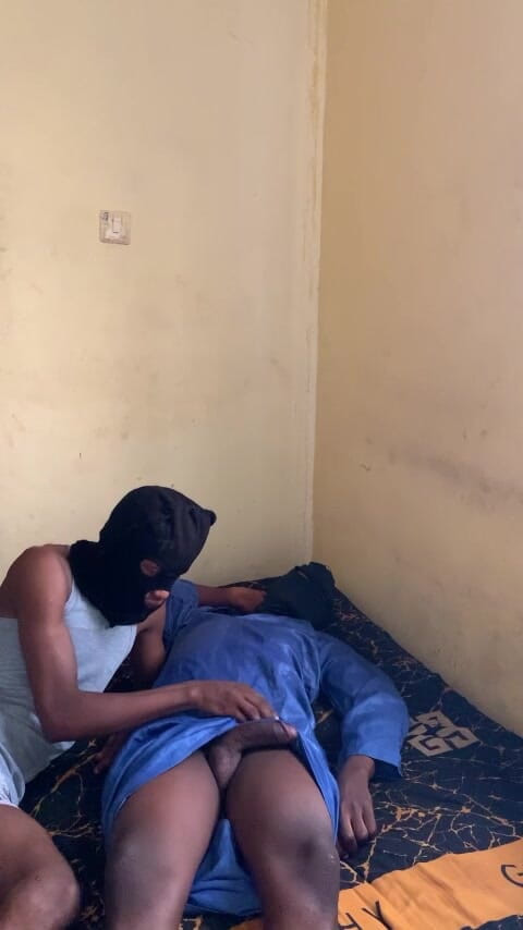 Honeyslim: 私の新しいガーナの友達は大きなペニスを持っている