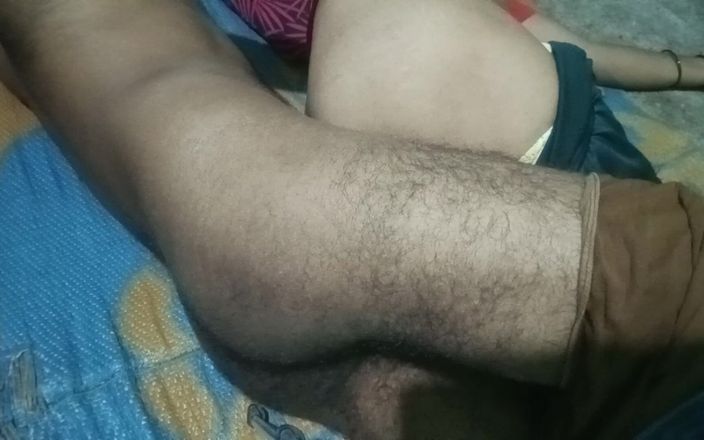 Gujarati couple: Üvey erkek kardeş üvey kız kardeşiyle mutfağında sert sikişiyor