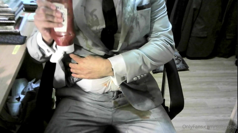 SuitedSub: Gunging un costum de catifea