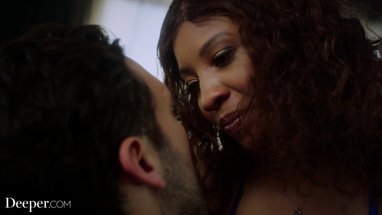 Deeper: Dieper. Het gevecht van September & Aaron leidt tot intense ruige...