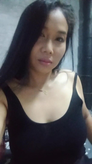 Asian rich model: Love a smile