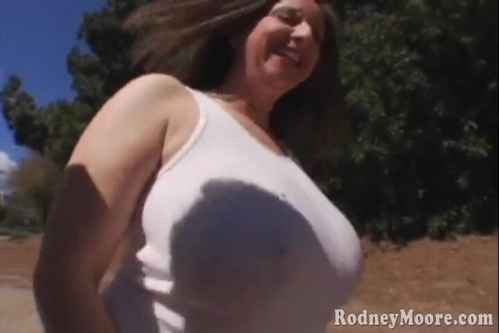 Horny Hairy Girls: Une MILF à la chatte poilue à gros nichons se fait baiser,...