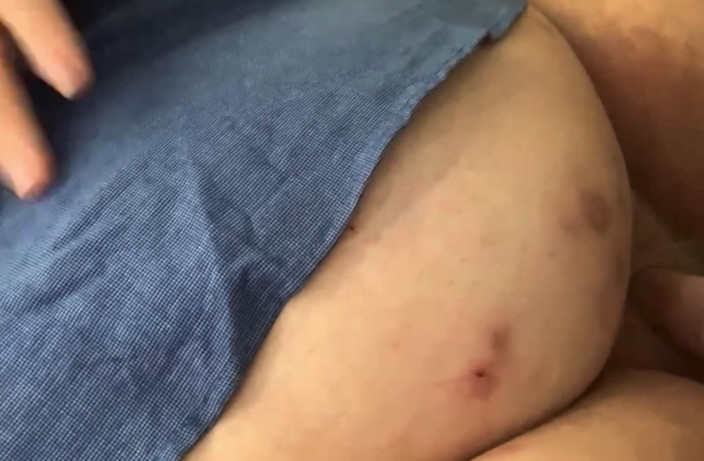Jef Bear: Jefbear sai para o chefe e mostra seu corpo grosso,...