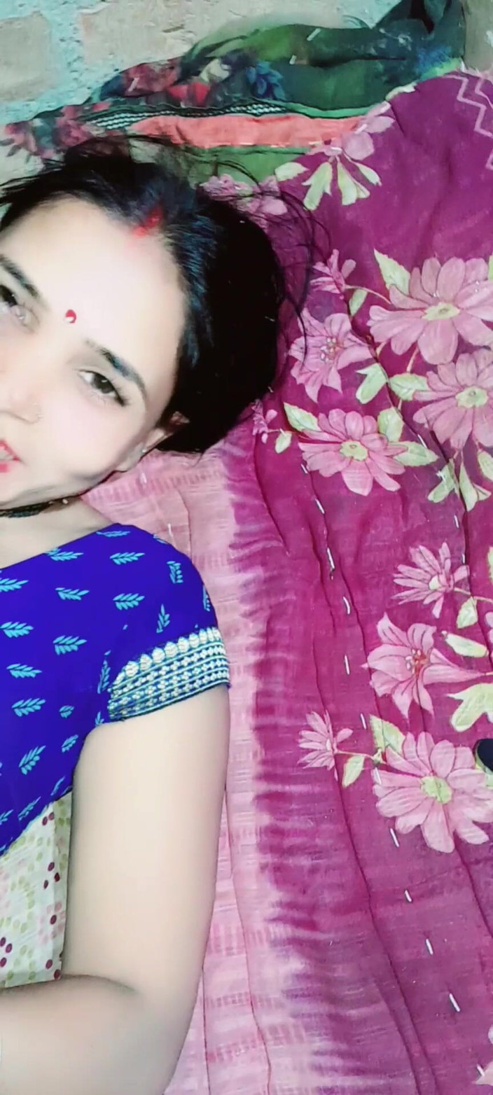 Renudbf: Erkek arkadaş bakire Hintli kadın amcığını sikiyor