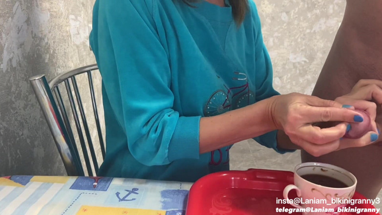 Ladyloveyoung60: Nine cfnm yemek fetişi için krem döl kahvesi