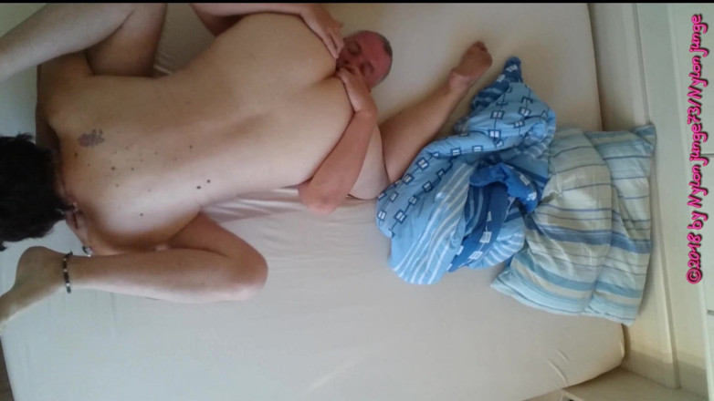 NylonjungeCarmen: Horny mature on my face