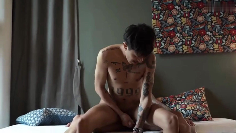 Rent A Gay Productions: アジアの入れ墨をしたゲイのティーンエイジャーがホットなセックスをしている
