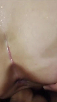 Ejaculare înăuntru dulce pentru matură sexy în baie