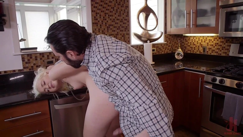 Chiroyli ayollar mushuklarining fotosuratlari