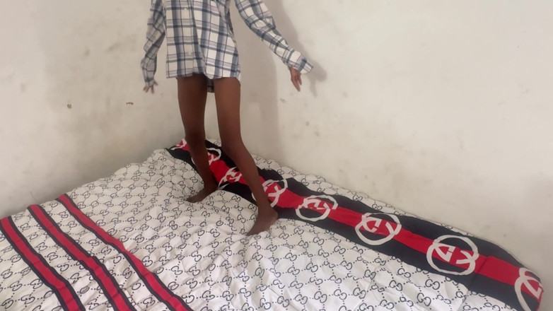 Petite Erotic Africa: patli larki ko kee pojishan men chodna