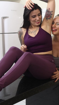 Venus and Carol Sniffing and Licking Armpits After Stretching!