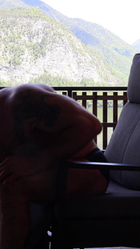 Wecken sie die nachbarn nicht: Riskanter Balkon-sex im freien & Raw Creampie in den Alpen