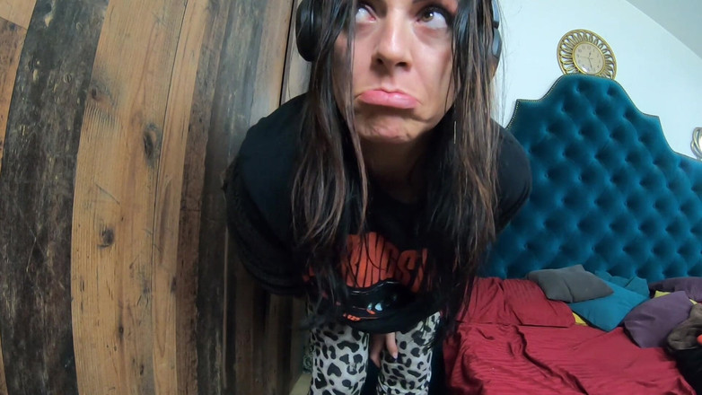 MilfyCalla: Ev Kıyafeti Twerk Azdırma - Büyük Göt Sallıyor Ve Külotsuz Titreşimler