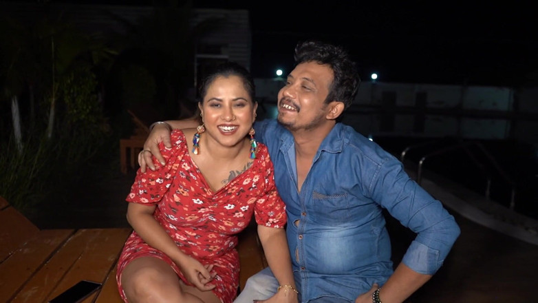 JAYESH GUPTA: Tina Nandy y Tejashwini Prabhakar