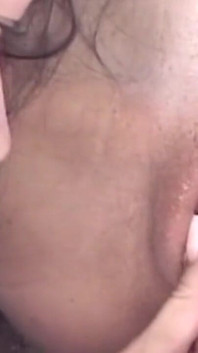 Mladé rtěnky lesbičky se navzájem buší hračkami venku