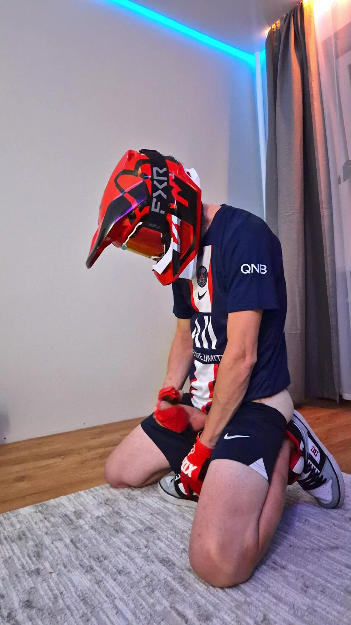 Sneakersmax98: I Felt Hot in This Outfit so I Decided to...