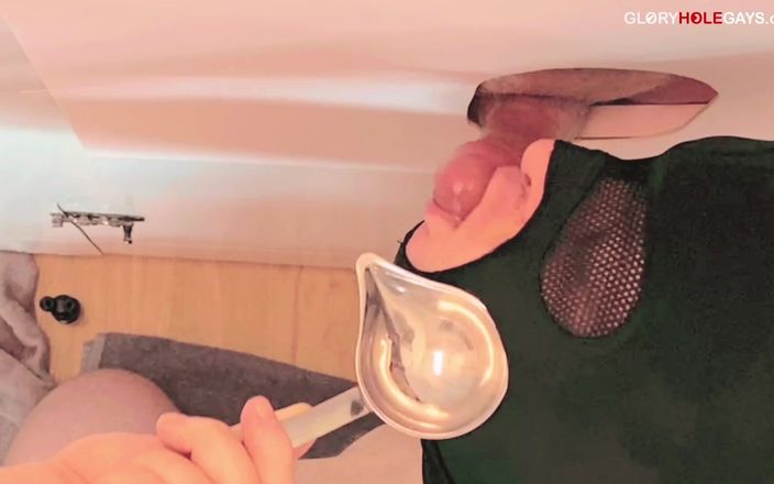 GLORYHOLEGAYS: Ladle de spermă la gaura din zid - gloryhole - studentul îmi dă șarja...