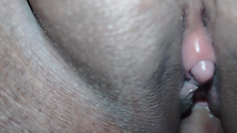 Stepmom_with_big_tits: 義理の妹のきつい膣を突くのはどれほど美味しいことか。彼女はただ喘ぎながら、もっと強くしてくれと求めるだけだ