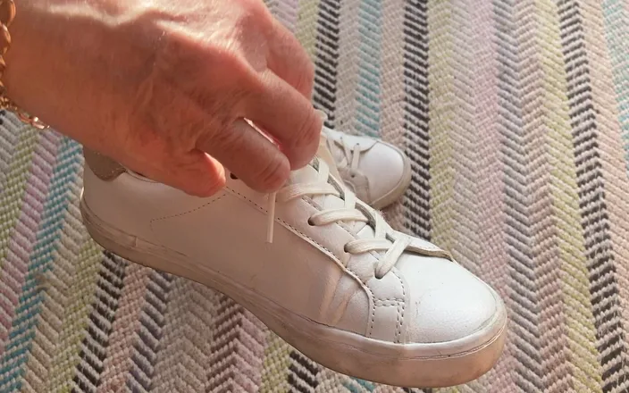 Mr MF: Mrs Mature Feets Stinky Socks Come off After a Long...