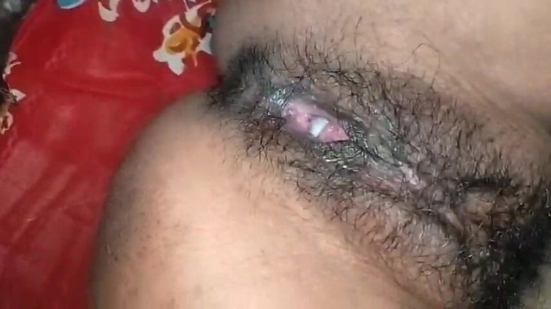 Mava mava: 当继妹独自在家时操我的继妹，但我们无法控制