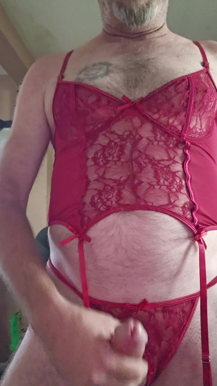 Fantasies in Lingerie: Od jedwabiu do czerwonej koronki