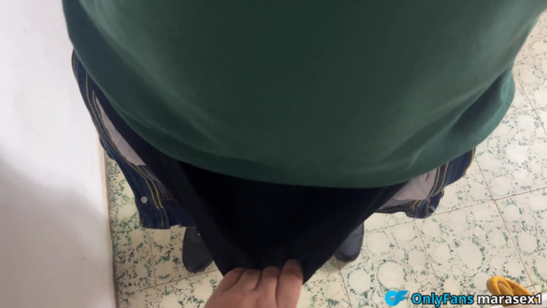 MaRaSexx: Napalimy się z nową sąsiadką, kiedy pokazuje mi mieszkanie