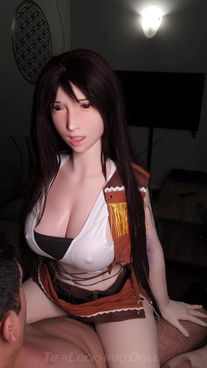 Tifa Lockhart Doll: Tifa cưỡi vị khách vip may mắn cho đến khi chảy...