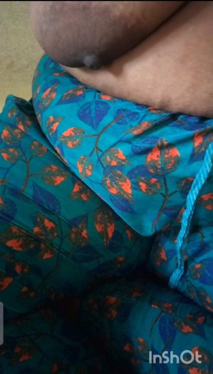 Priya aunty: tamil ganv ki aanti gandi baat kar rahi hai nad...