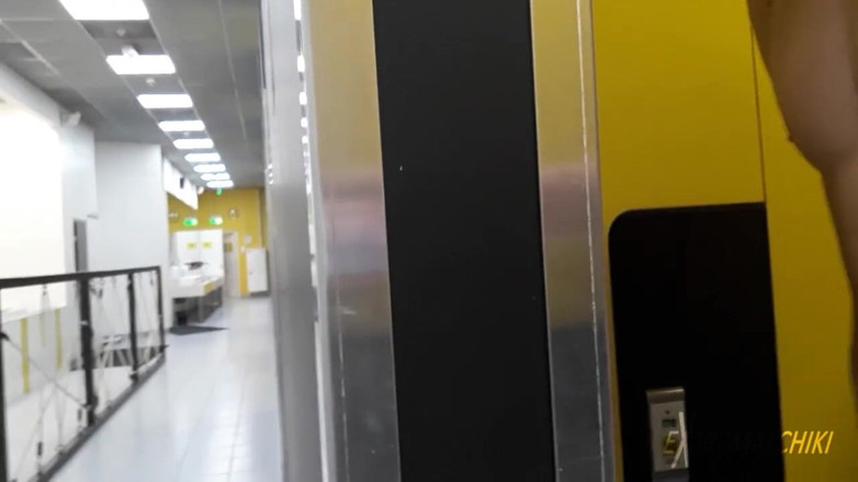 Extremalchiki: Gym locker room fuck