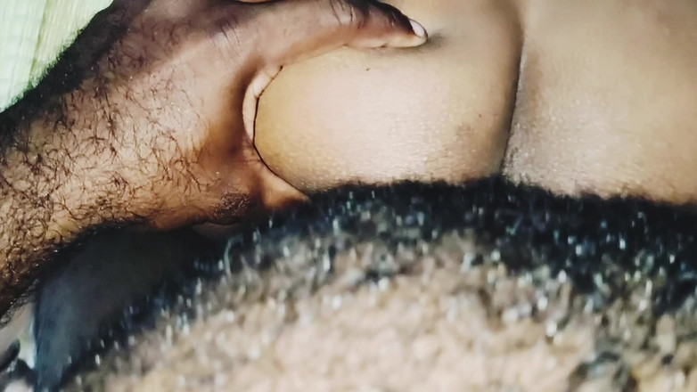 Gomathy: Gadis Tamil Ini Jajal Berbagai Posisi