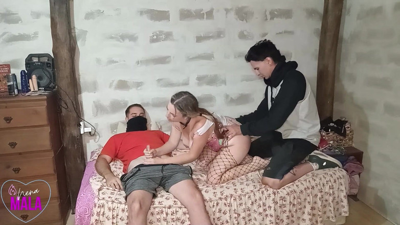 tunoviaputita: Trio surprise avec mon ex-copain et son meilleur ami. Ils...