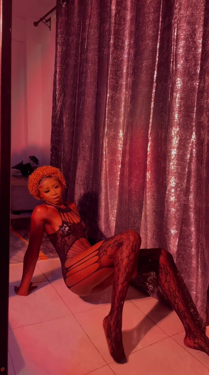 Chickysue: Danse sexy en lingerie